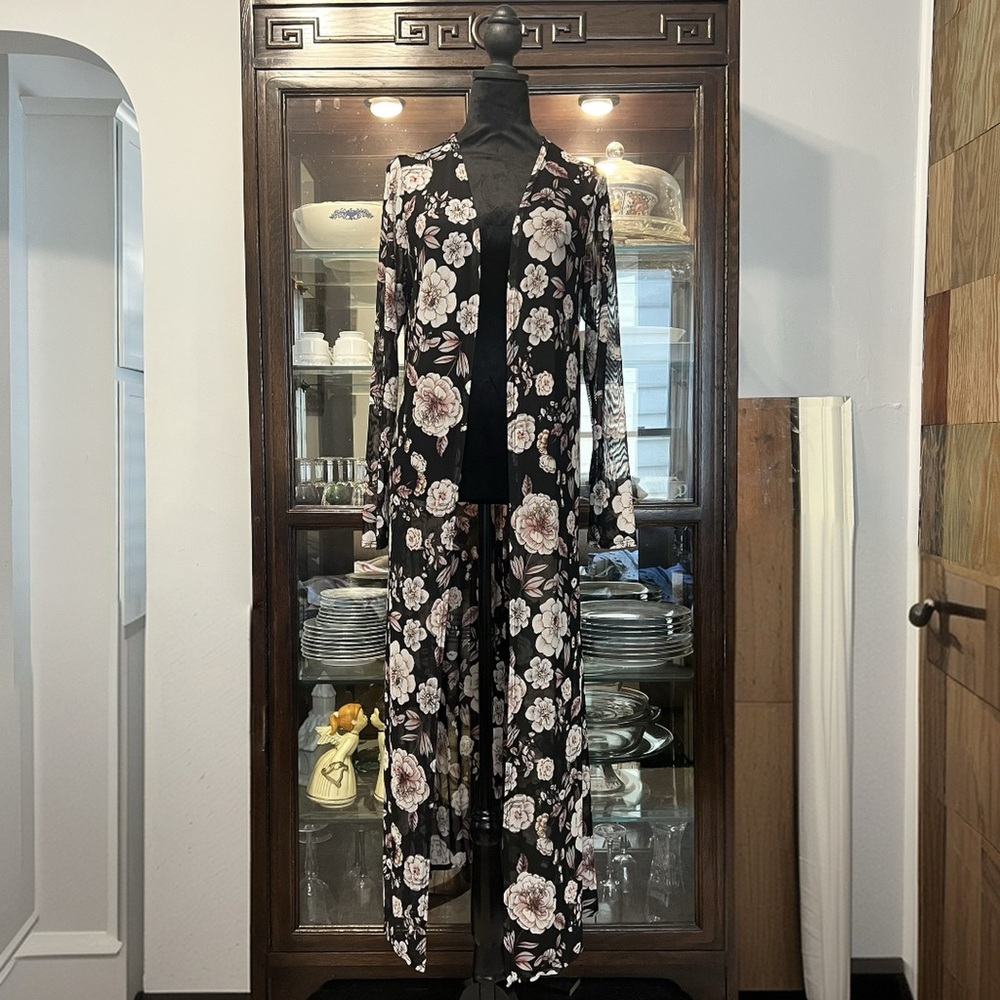 Black and White Floral Duster with Long Sleeves
